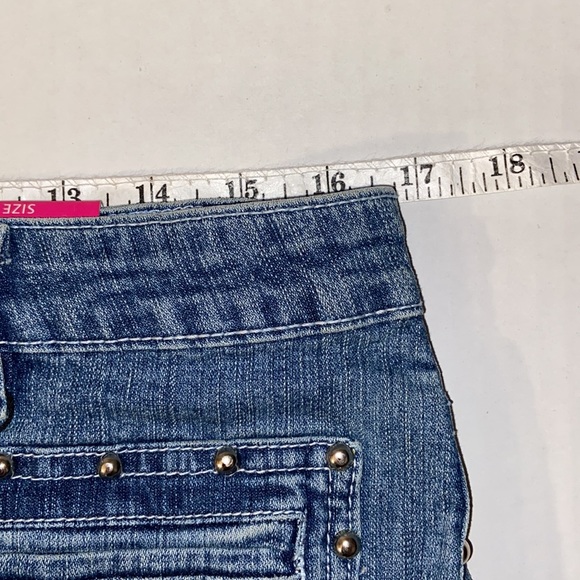 Platinum Plush Size 15 Riveted Capri Jeans Waist 33” - Picture 6 of 7